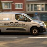 Welke informatie mag niet ontbreken bij auto beletteren?
